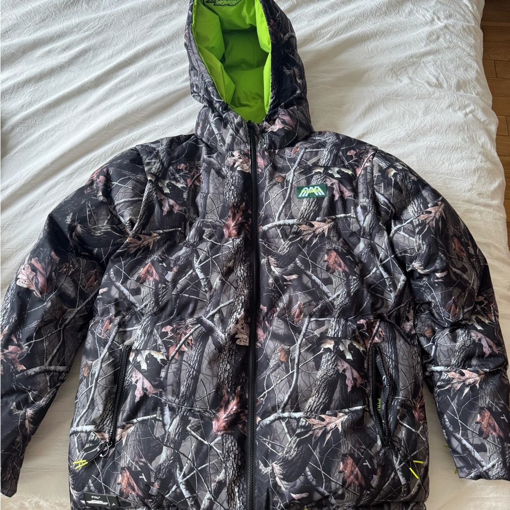 PYRA Reversible Puffer Jacket Forest/Lime Green.
Mountain Dew Collab